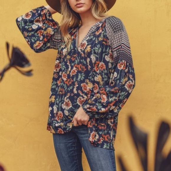 NWT Floral Bubble Sleeve top - Picture 4 of 8